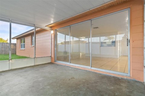 Villa ou maison à vendre à Holiday, Floride: 2 chambres, 105.91 m2 № 1907042 - photo 23