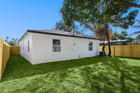 House in Hollywood, Florida 3 bedrooms, 119.84 sq.m. № 2031428 - photo 27