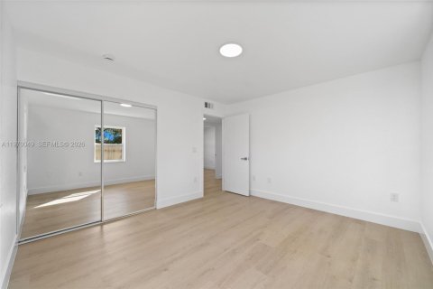 House in Hollywood, Florida 3 bedrooms, 119.84 sq.m. № 2031428 - photo 17