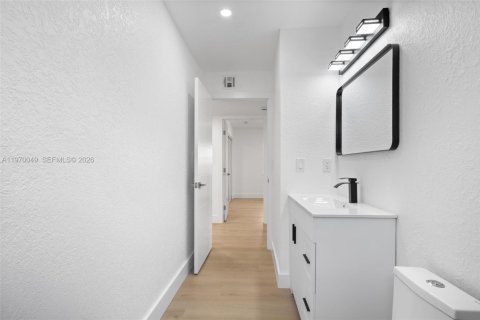 House in Hollywood, Florida 3 bedrooms, 119.84 sq.m. № 2031428 - photo 19