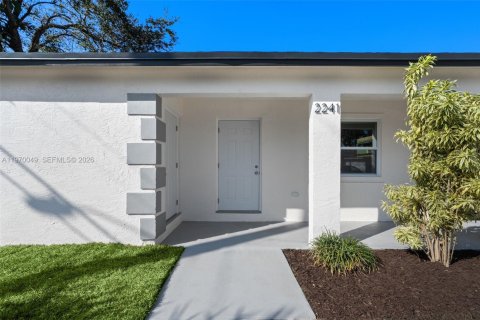 House in Hollywood, Florida 3 bedrooms, 119.84 sq.m. № 2031428 - photo 3