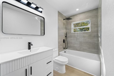 House in Hollywood, Florida 3 bedrooms, 119.84 sq.m. № 2031428 - photo 20