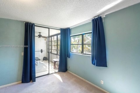 Condo in Tamarac, Florida, 2 bedrooms  № 1697387 - photo 21