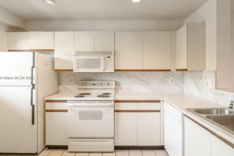 Condo in Tamarac, Florida, 2 bedrooms  № 1697387 - photo 5