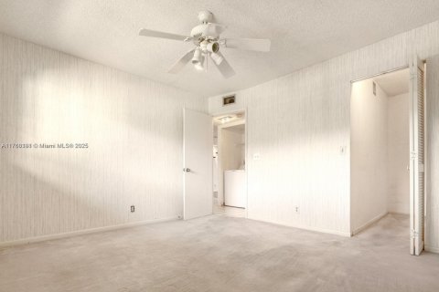 Condo in Tamarac, Florida, 2 bedrooms  № 1697387 - photo 12