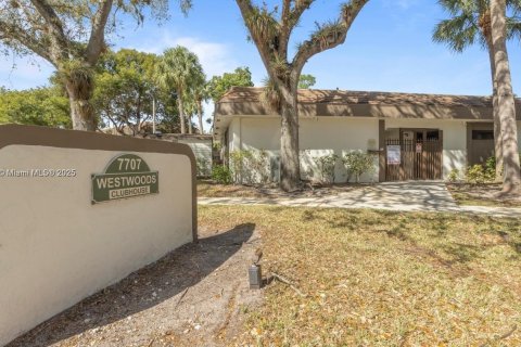 Condo in Tamarac, Florida, 2 bedrooms  № 1697387 - photo 28
