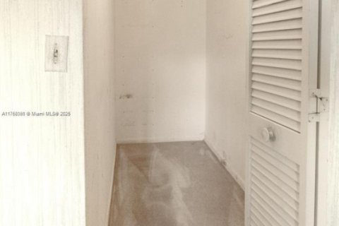 Condo in Tamarac, Florida, 2 bedrooms  № 1697387 - photo 13