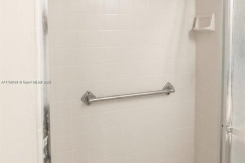 Condo in Tamarac, Florida, 2 bedrooms  № 1697387 - photo 18