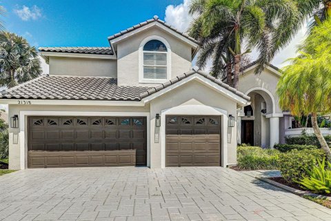House in Boca Raton, Florida 4 bedrooms, 313.17 sq.m. № 2332472