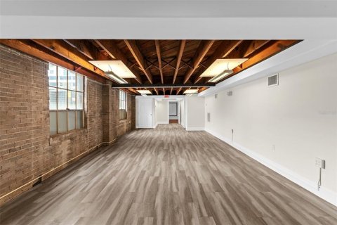 Commercial property in Tampa, Florida 1948.07 sq.m. № 2209934 - photo 2