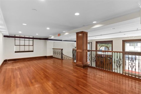 Commercial property in Tampa, Florida 1948.07 sq.m. № 2209934