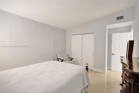 Villa ou maison à vendre à North Miami, Floride: 4 chambres, 188.41 m2 № 1935972 - photo 30
