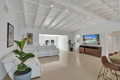 Villa ou maison à vendre à North Miami, Floride: 4 chambres, 188.41 m2 № 1935972 - photo 17