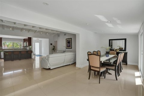 Villa ou maison à vendre à North Miami, Floride: 4 chambres, 188.41 m2 № 1935972 - photo 18