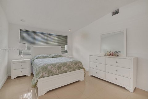 Villa ou maison à vendre à North Miami, Floride: 4 chambres, 188.41 m2 № 1935972 - photo 22