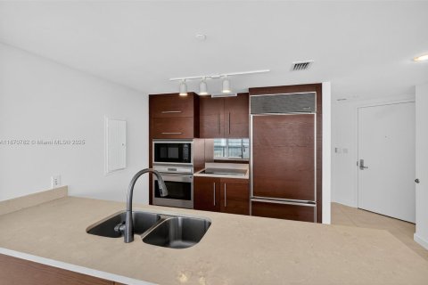 Copropriété à vendre à Miami, Floride: 2 chambres, 117.89 m2 № 1925220 - photo 13