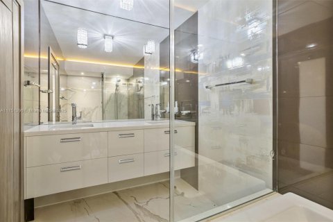 Copropriété à vendre à Hallandale Beach, Floride: 2 chambres, 121.89 m2 № 1862904 - photo 18