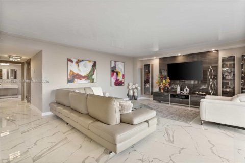 Copropriété à vendre à Hallandale Beach, Floride: 2 chambres, 121.89 m2 № 1862904 - photo 13