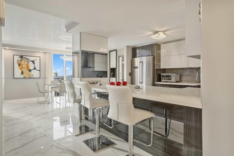 Copropriété à vendre à Hallandale Beach, Floride: 2 chambres, 121.89 m2 № 1862904 - photo 8