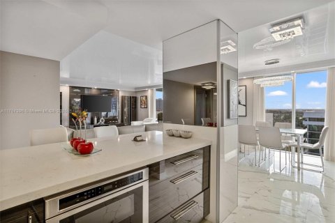 Copropriété à vendre à Hallandale Beach, Floride: 2 chambres, 121.89 m2 № 1862904 - photo 9