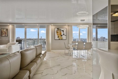 Copropriété à vendre à Hallandale Beach, Floride: 2 chambres, 121.89 m2 № 1862904 - photo 15