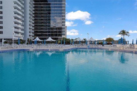 Copropriété à vendre à Hallandale Beach, Floride: 2 chambres, 121.89 m2 № 1862904 - photo 22