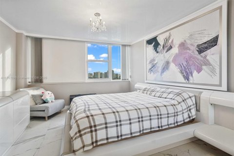 Copropriété à vendre à Hallandale Beach, Floride: 2 chambres, 121.89 m2 № 1862904 - photo 19
