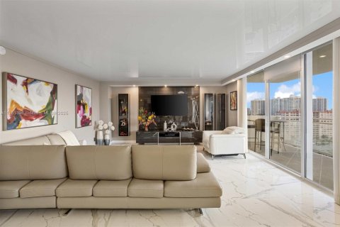 Copropriété à vendre à Hallandale Beach, Floride: 2 chambres, 121.89 m2 № 1862904 - photo 14