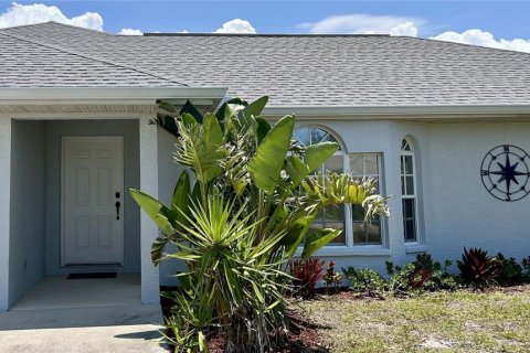 House in Rotonda, Florida 3 bedrooms, 126.9 sq.m. № 1760556 - photo 1