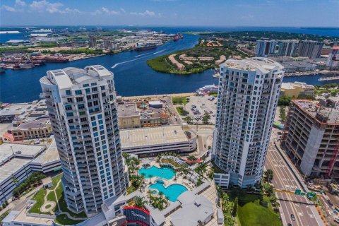 Condo in Tampa, Florida, 2 bedrooms  № 1870162 - photo 11