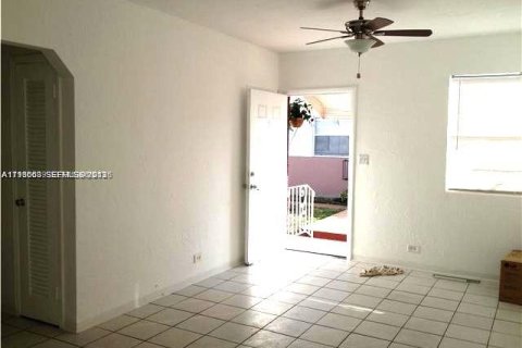 Studio in Hollywood, Florida № 2028283