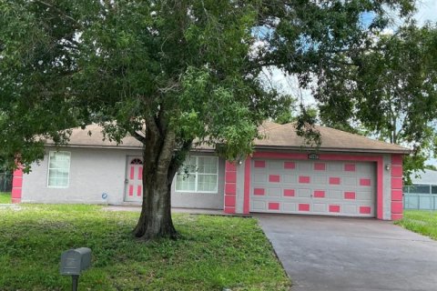 House in Port St. Lucie, Florida 4 bedrooms, 160.54 sq.m. № 2087136