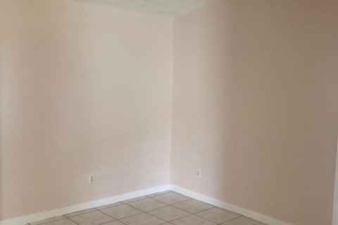House in Port St. Lucie, Florida 4 bedrooms, 160.54 sq.m. № 2087136 - photo 7