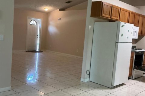 House in Port St. Lucie, Florida 4 bedrooms, 160.54 sq.m. № 2087136 - photo 2