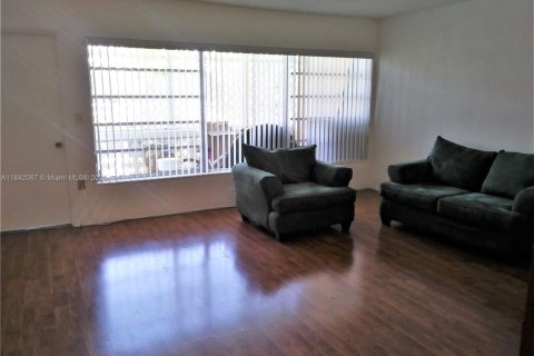 Condo in Miami, Florida, 2 bedrooms № 1840868 - photo 3