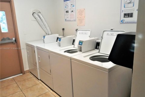 Copropriété à louer à Miami, Floride: 2 chambres, 93.65 m2 № 1840868 - photo 17