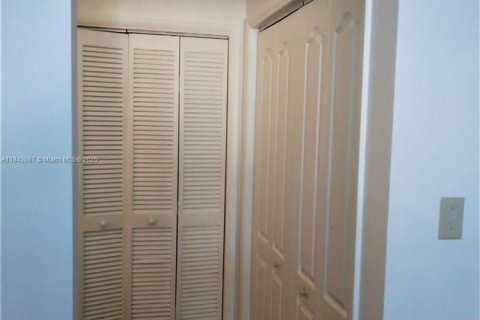 Condo in Miami, Florida, 2 bedrooms № 1840868 - photo 11