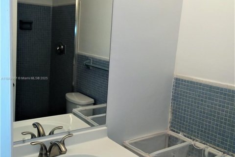 Condo in Miami, Florida, 2 bedrooms № 1840868 - photo 12