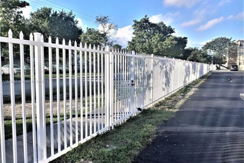 Copropriété à louer à Miami, Floride: 2 chambres, 93.65 m2 № 1840868 - photo 18