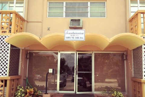 Condo in Miami, Florida, 2 bedrooms № 1840868 - photo 1