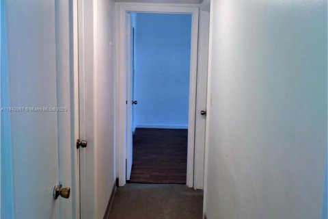 Condo in Miami, Florida, 2 bedrooms № 1840868 - photo 8