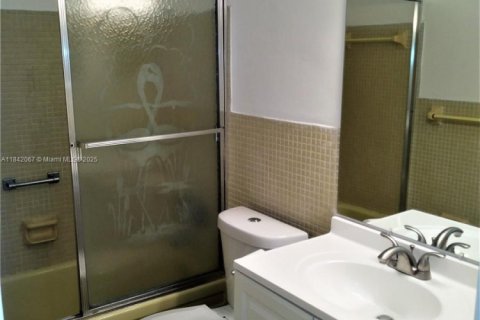 Condo in Miami, Florida, 2 bedrooms № 1840868 - photo 15