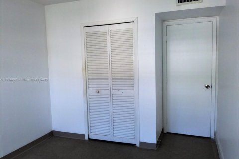Condo in Miami, Florida, 2 bedrooms № 1840868 - photo 13