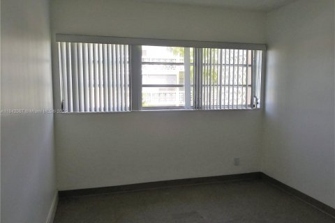 Condo in Miami, Florida, 2 bedrooms № 1840868 - photo 14