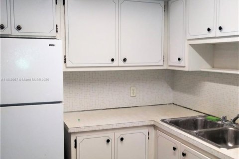 Condo in Miami, Florida, 2 bedrooms № 1840868 - photo 7