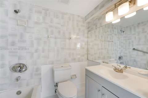 Снять в аренду кондоминиум в Майами, Флорида 2 спальни, 56.48м2, № 1992527 - фото 11