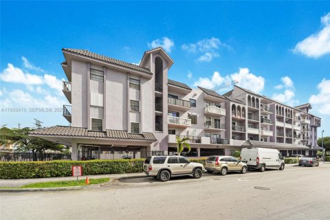 Снять в аренду кондоминиум в Майами, Флорида 2 спальни, 56.48м2, № 1992527 - фото 1