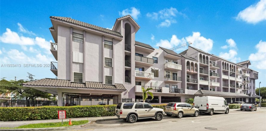 Кондоминиум с 2 спальнями в Майами, Флорида № 1992527