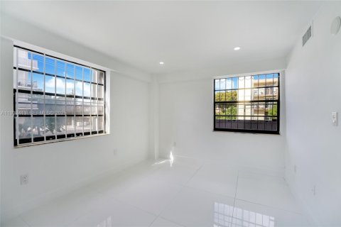 Снять в аренду кондоминиум в Майами, Флорида 2 спальни, 56.48м2, № 1992527 - фото 12