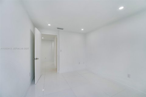 Снять в аренду кондоминиум в Майами, Флорида 2 спальни, 56.48м2, № 1992527 - фото 4